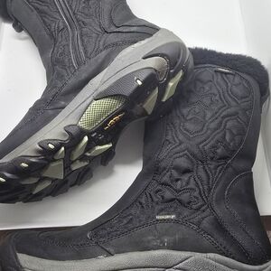 Keen Black Winter Boots